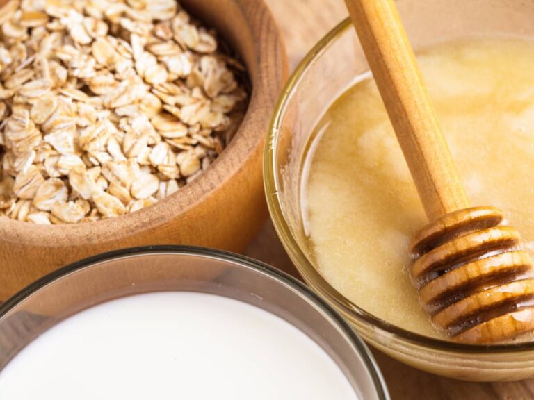 Produkty z miodu w miseczkach. Obrazek w artykule Produkty z miodu. Naturalne i zdrowe produkty pszczele w diecie