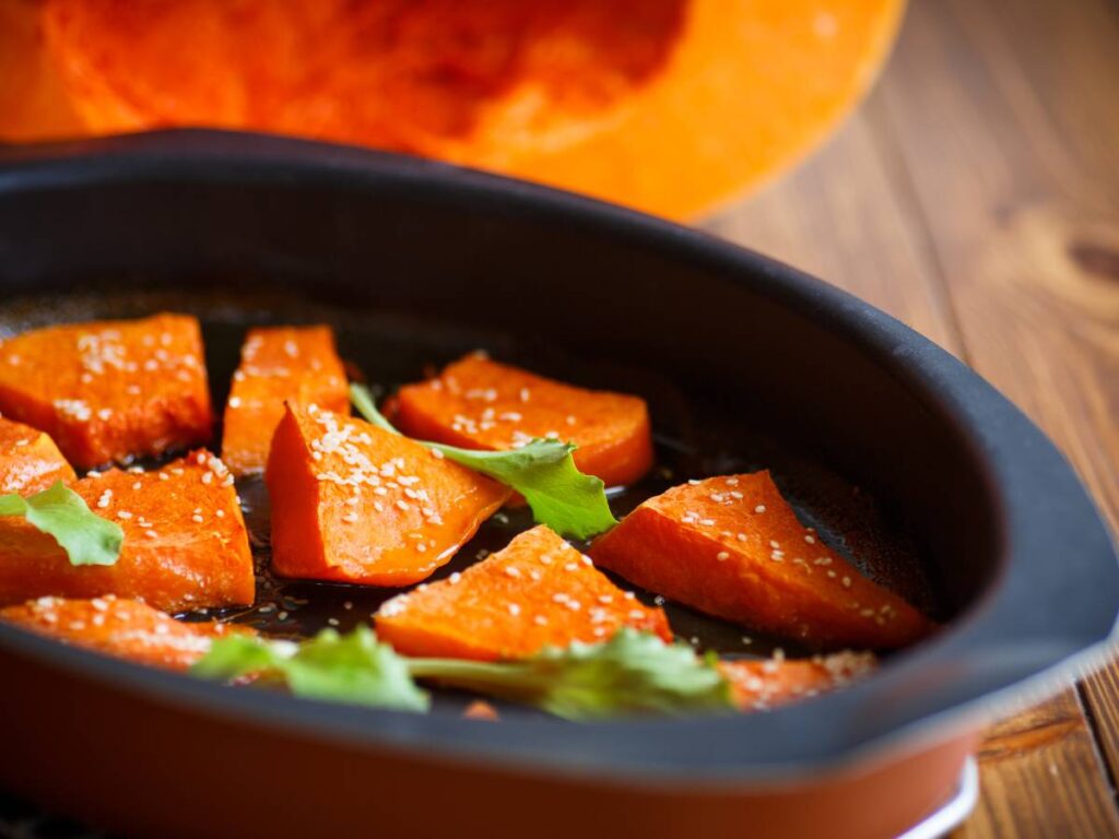 Inspiracja podania dyni pieczonej z miodem