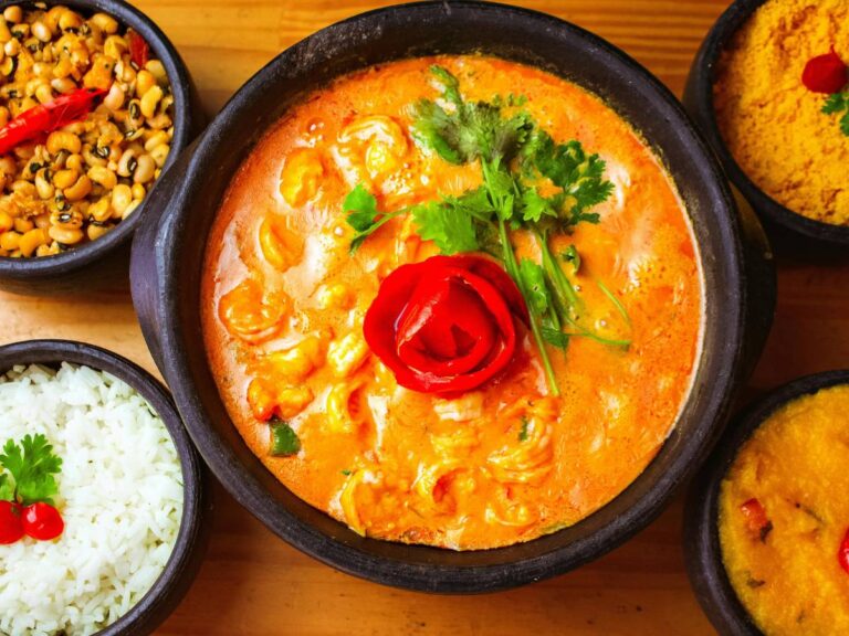 Ciekawa propozycja podania miodowego curry z soczewicą