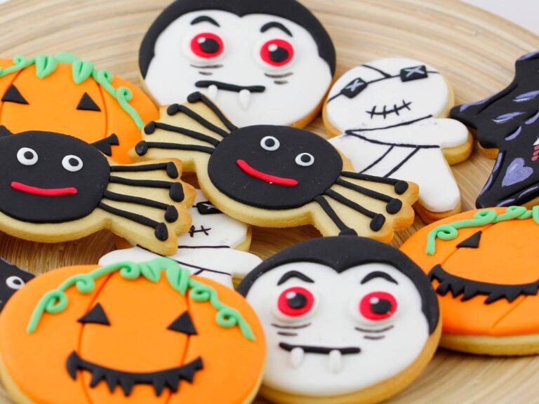 Inspiracja na serwowanie halloweenowych ciasteczek z miodem